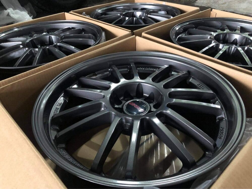 18” RE30 Rays Gunmetal design code 268 mags 5 Holes pcd 100-114 18” RE30 Rays Gunmetal design code 268 mags 5 Holes pcd 100-114